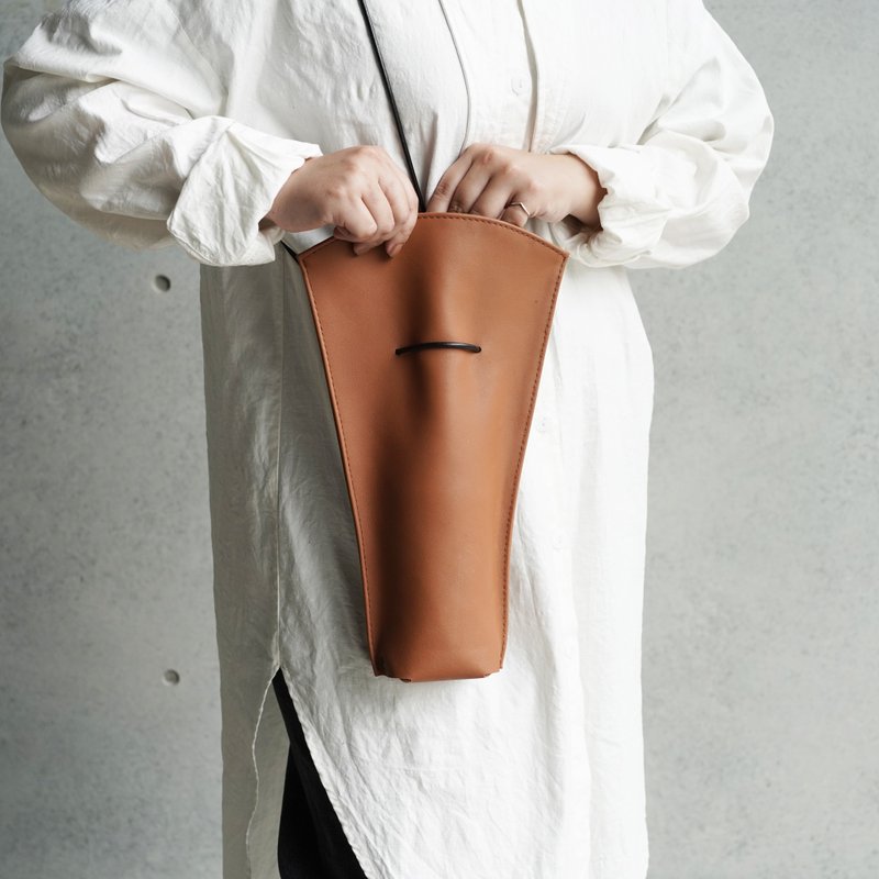 Cavetto wine tote | leather wine bag | long version - อื่นๆ - หนังแท้ สีส้ม