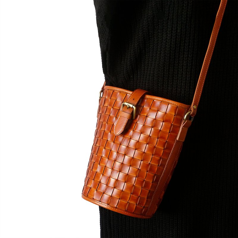 Hand-knitted cowhide shoulder bag pochette bag crossbody bag - Messenger Bags & Sling Bags - Genuine Leather Multicolor