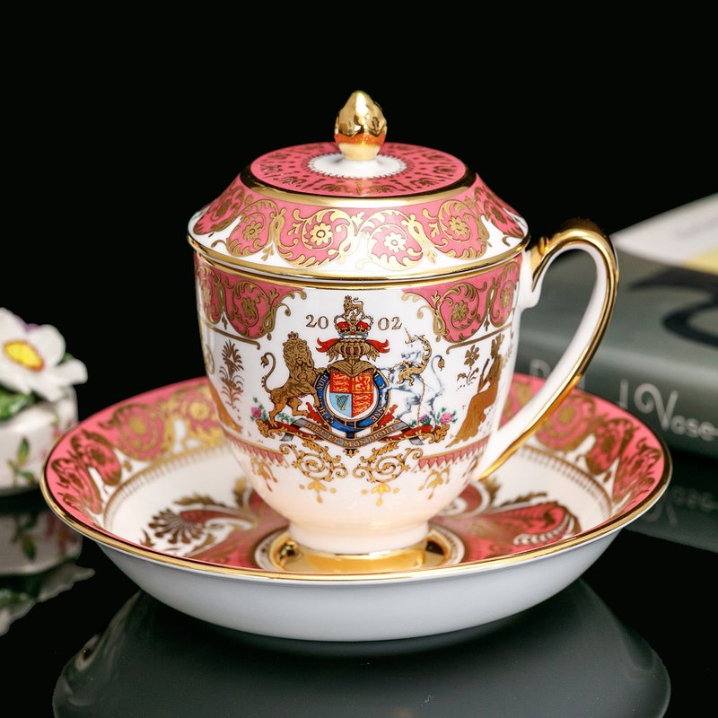 Limited British Made Royal Collection Royal 2002 Golden Luxurious Bone China Kung Fu Tea Cup with Lid - ถ้วย - เครื่องลายคราม 