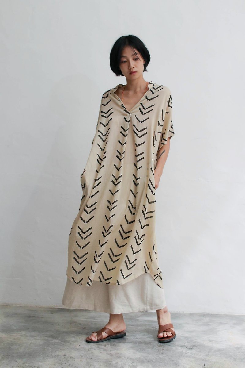 Indian cover-dyed key collar dress with arrow pattern - One Piece Dresses - Cotton & Hemp White