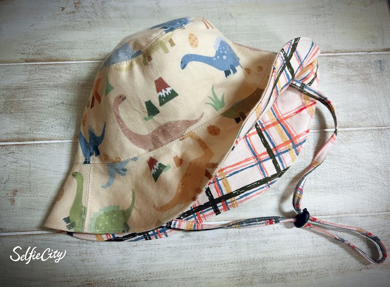 Cute Beige Dinosaur Color Line Plaid Double Sided Fisherman Hat Sun Hat-Children's Hat - หมวก - ผ้าฝ้าย/ผ้าลินิน หลากหลายสี