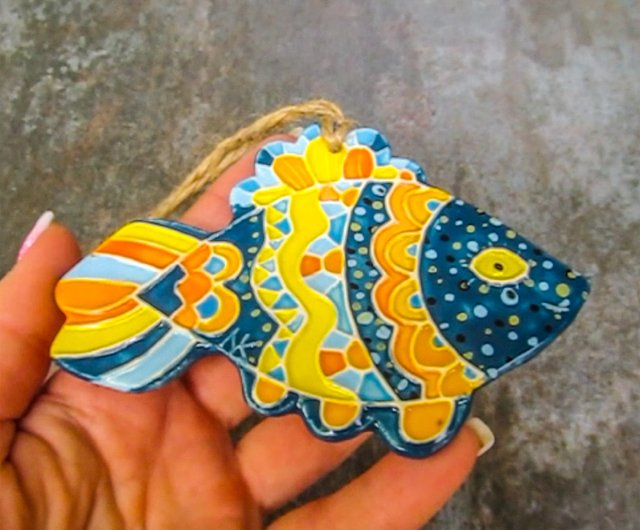 魚　陶器製　壁飾り 陶器の魚の壁飾り、黄色と青の魚の飾り、陶器の魚の壁アート、魚