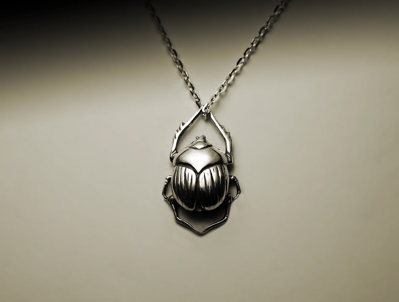 scarab Silver necklace - สร้อยคอ - โลหะ สีเงิน