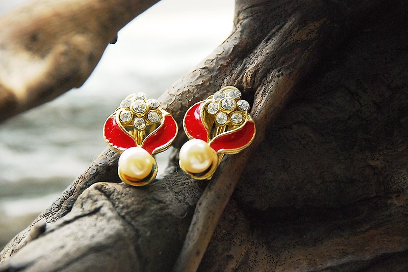 {:::Giraffe Giraffe Man:::}_Red Crown Rhinestone Antique Earrings - Earrings & Clip-ons - Other Metals Gold