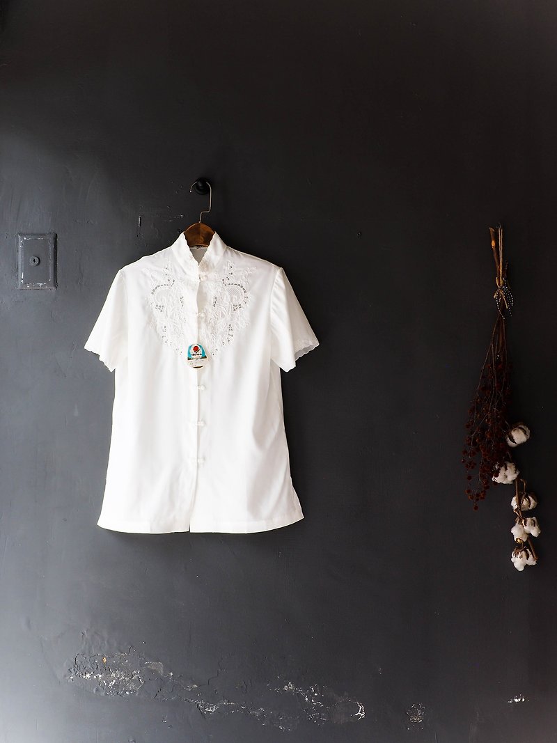 River Water Mountain - Tokushima Oriental elegant temperament woman antique silk shirt shirt shirt oversize vintage - เสื้อเชิ้ตผู้หญิง - เส้นใยสังเคราะห์ ขาว
