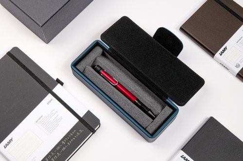 LAMY TAIWAN 官方旗艦館 【雷雕免費刻字】LAMY 原子筆 皮革筆盒 / AL star 系列 - 莓紅