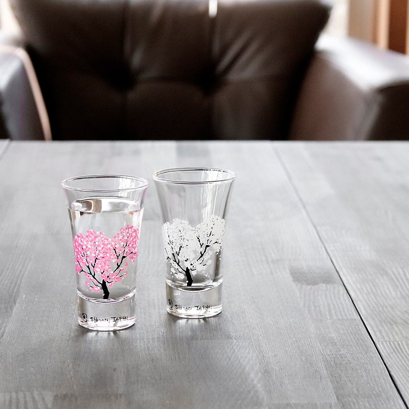 Cold feeling Sakura glass Tenkai pair set A vessel to enjoy the season when the color changes depending on the temperature - Bar Glasses & Drinkware - Glass Pink