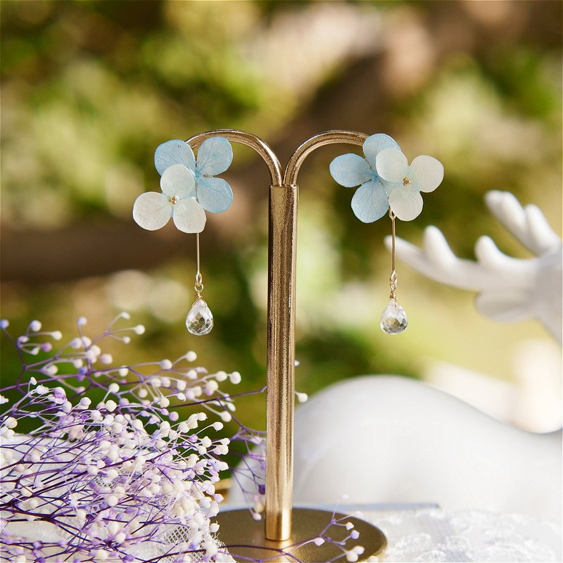 Original | Monet's Back Garden Blue and White Hydrangea White Crystal Water Drops 925 Sterling Silver Stud Earrings - Earrings & Clip-ons - Plants & Flowers Blue