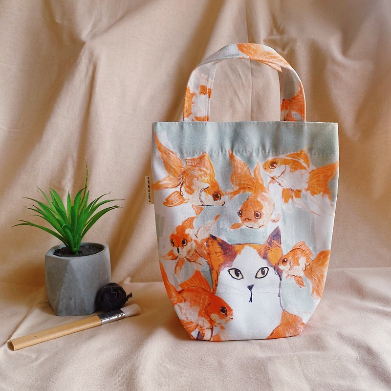Lunch bag with  cat and goldfish - กระเป๋าถือ - ผ้าฝ้าย/ผ้าลินิน สีส้ม