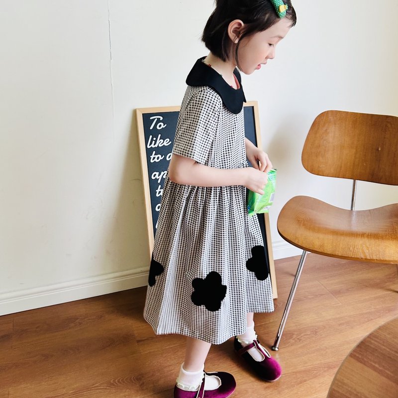 Black and white plaid summer knitted large flower doll collar dress/dress and skirt children's clothing - กระโปรง - ผ้าฝ้าย/ผ้าลินิน สีเทา