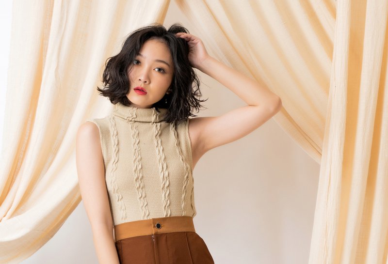 為你寫詩 針織無袖背心Vintage Style Knit Top - 背心/無袖上衣 - 聚酯纖維 卡其色
