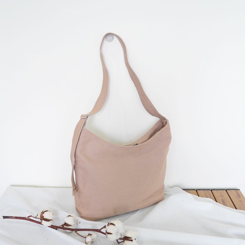 Simple canvas half moon bag - กระเป๋าถือ - ผ้าฝ้าย/ผ้าลินิน สีกากี