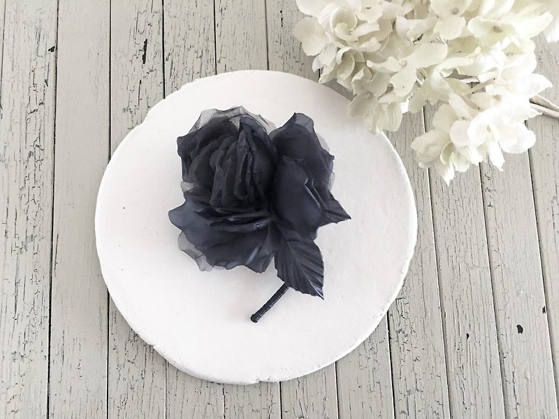 Antique rose branch corsage (antique black) - Brooches - Silk Black