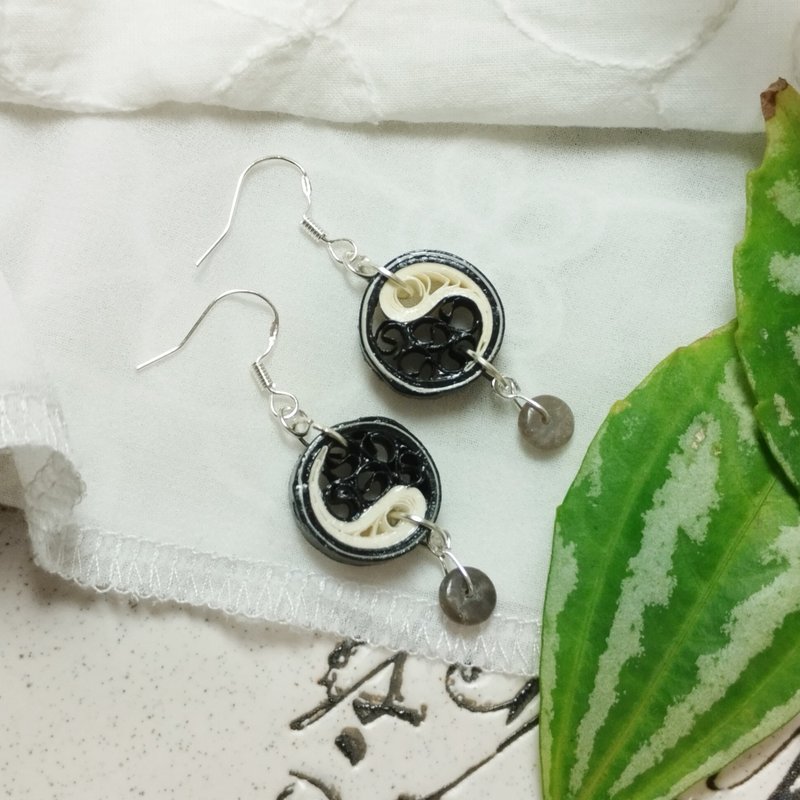 紙工藝 衍紙 捲紙 手作飾品—藝想太極 - 耳環/耳夾/耳骨夾 - 紙 白色