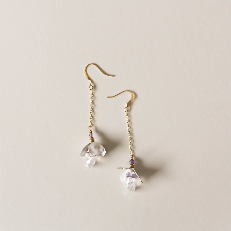 Febbi white flower pendant earrings - ต่างหู - เครื่องเพชรพลอย ขาว