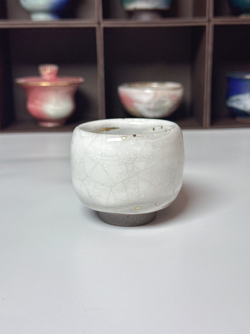 手工製作-開片系列-白志野鎏金星點杯-容量約80cc - 茶壺/茶杯/茶具 - 陶 