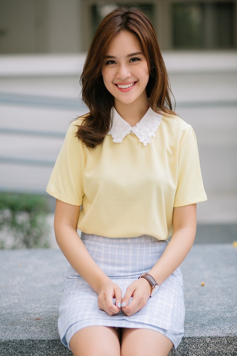 Flower-collar shortsleeve top - 女上衣/長袖上衣 - 紙 黃色
