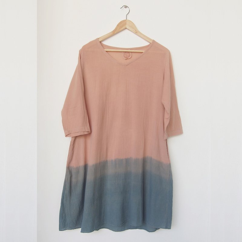 Pastel shade dress / natural dye color from bark and indigo - ชุดเดรส - ผ้าฝ้าย/ผ้าลินิน สึชมพู