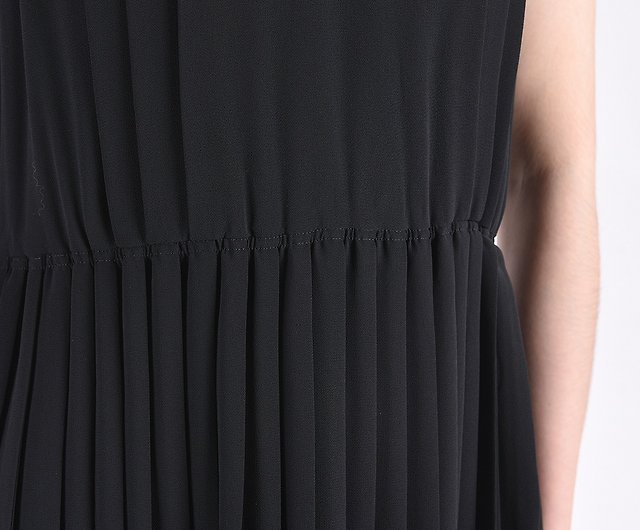 Pleated Dress - Black - Ladies