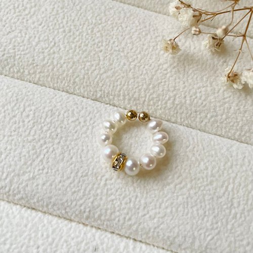 Elegant 珍愛宣言 雪白鑽飾天然珍珠彈性耳骨夾圈
