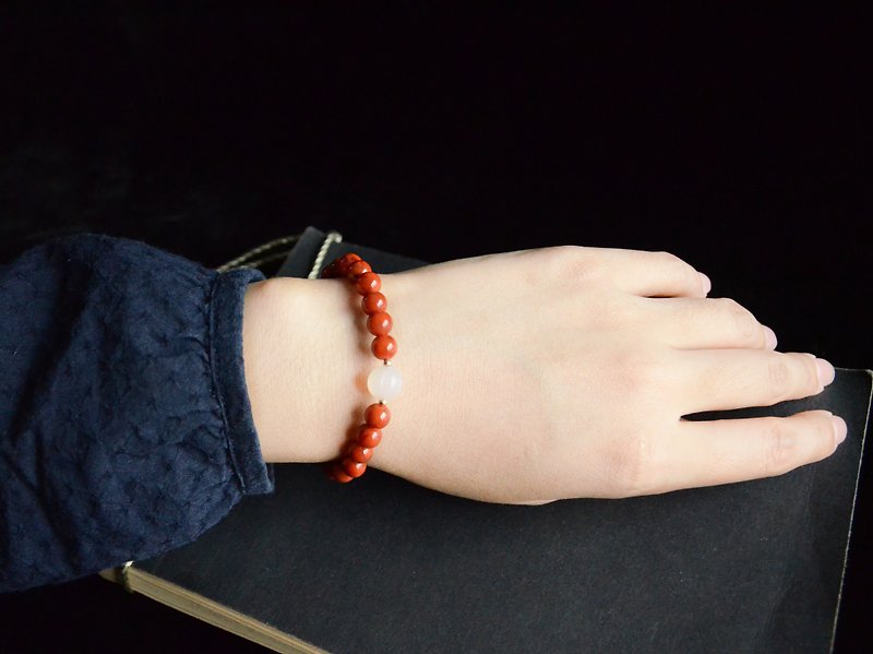 [颜] natural south red agate persimmon red simple bracelet bracelet - Bracelets - Semi-Precious Stones Red