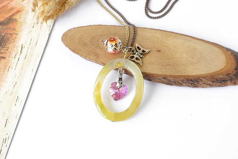 Love Me Tender // Olive Yellow Agate Love Necklace - สร้อยคอ - เครื่องเพชรพลอย สีเหลือง