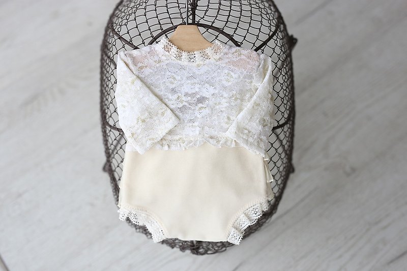 White bodysuit and headband for newborn girls: the perfect outfit for a girl - 嬰兒飾品 - 其他金屬 白色