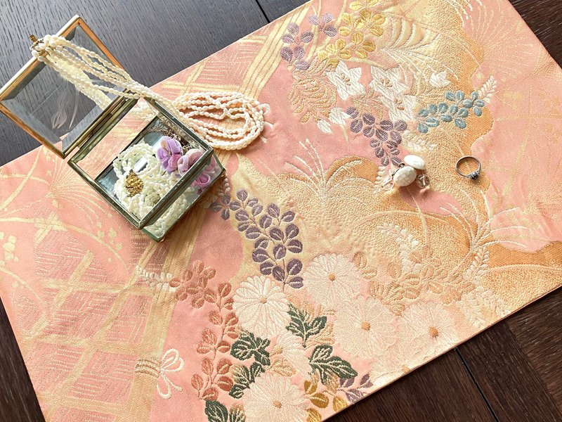 豪華刺繍　着物の帯 プレイスマット - 餐桌布/桌巾/餐墊 - 絲．絹 金色