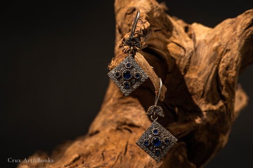 Cruxart.style - Metra's Selection 【CRUXART】西洋首飾珠寶-輕奢小品-復古藍鋯石菱形耳環-歐洲