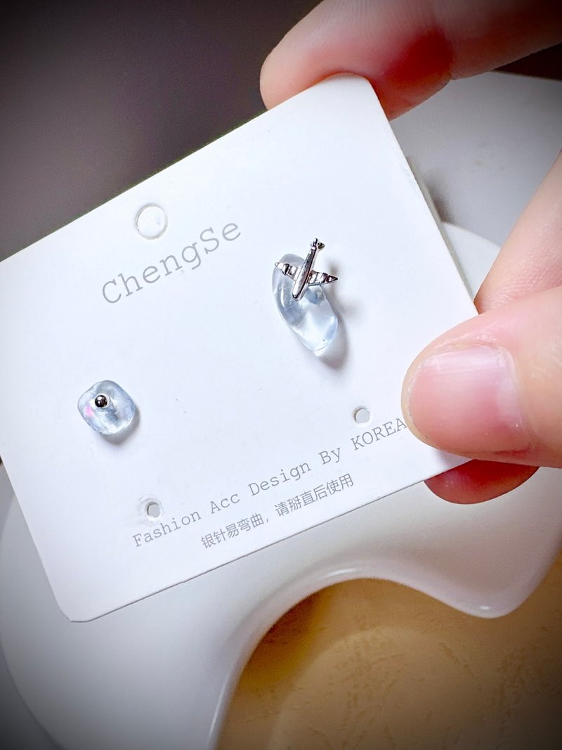 C&W 高等及彩虹炫光天然海藍寶原石湖藍色s925純銀耳針耳環 - 耳環/耳夾 - 水晶 藍色