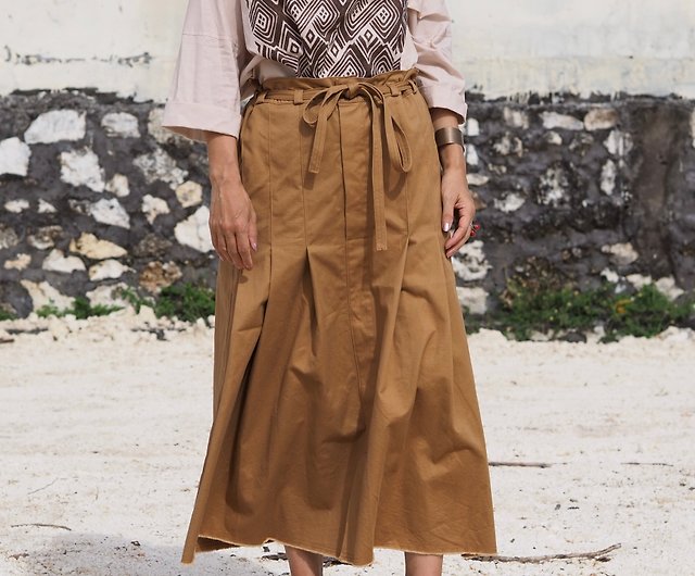 Tuck and gather. Moderate volume skirt / caramel - Shop isica