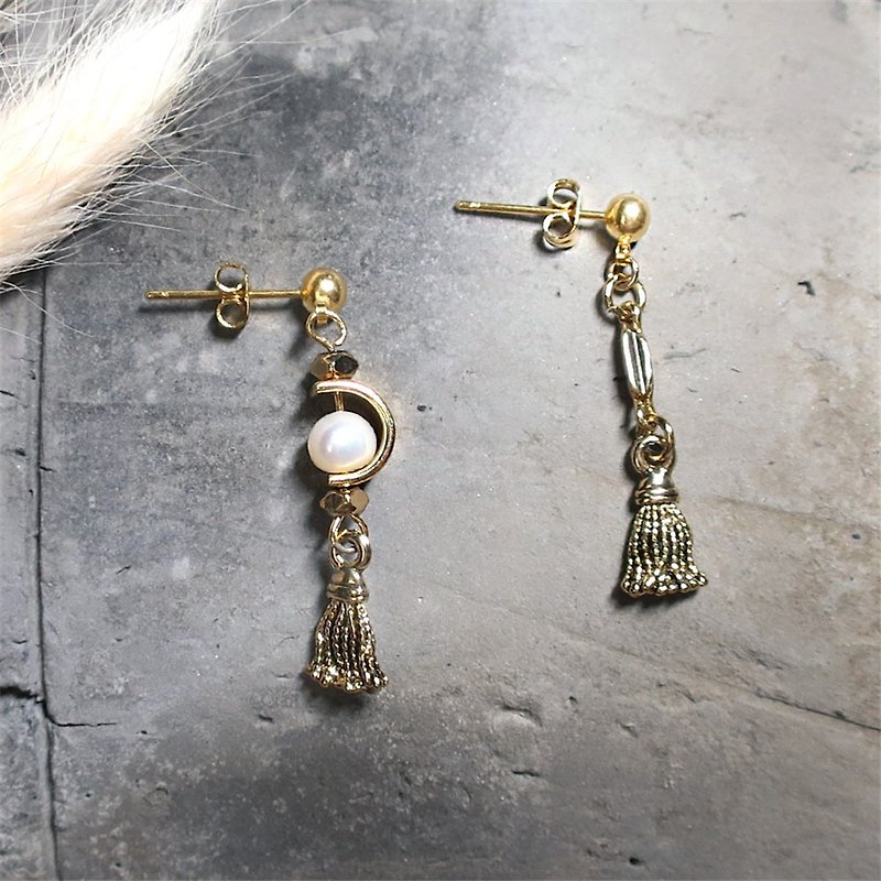 VIIART. Tassel small pearls. Vintage retro gold earrings earrings-clip-on - Earrings & Clip-ons - Other Metals White
