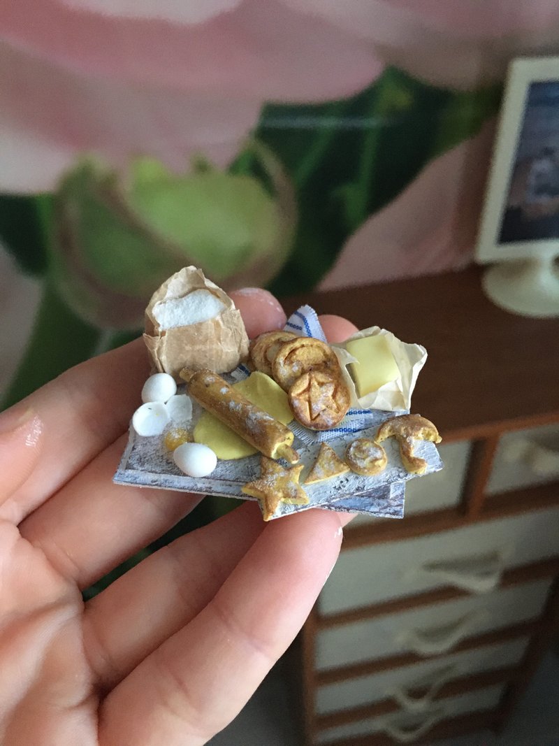 Miniature for doll house scale 1:12 - 公仔/玩偶 - 其他材質 多色