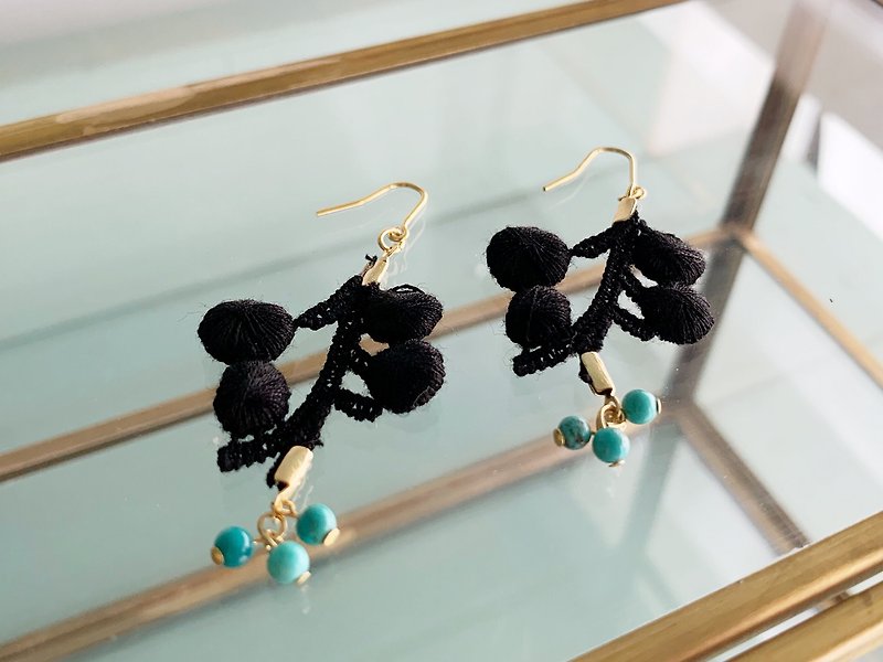 [December birthstone] Turquoise and cotton ribbon earrings / Clip-On - Earrings & Clip-ons - Semi-Precious Stones Blue