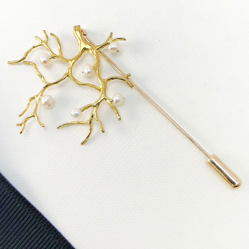 Elegant Pearl Brooch 【Wedding Accessory】 【Japanese Style Brooch】【Mothers Gift】 - เข็มกลัด - ไข่มุก สีทอง