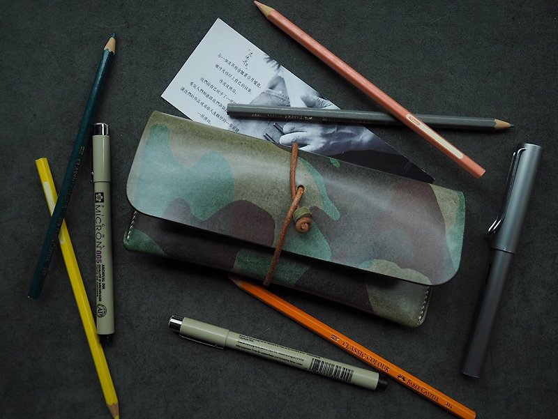 Purely handmade cowhide camouflage simple pencil case pencil box storage bag color style can be customized gift stationery - Pencil Cases - Genuine Leather Multicolor