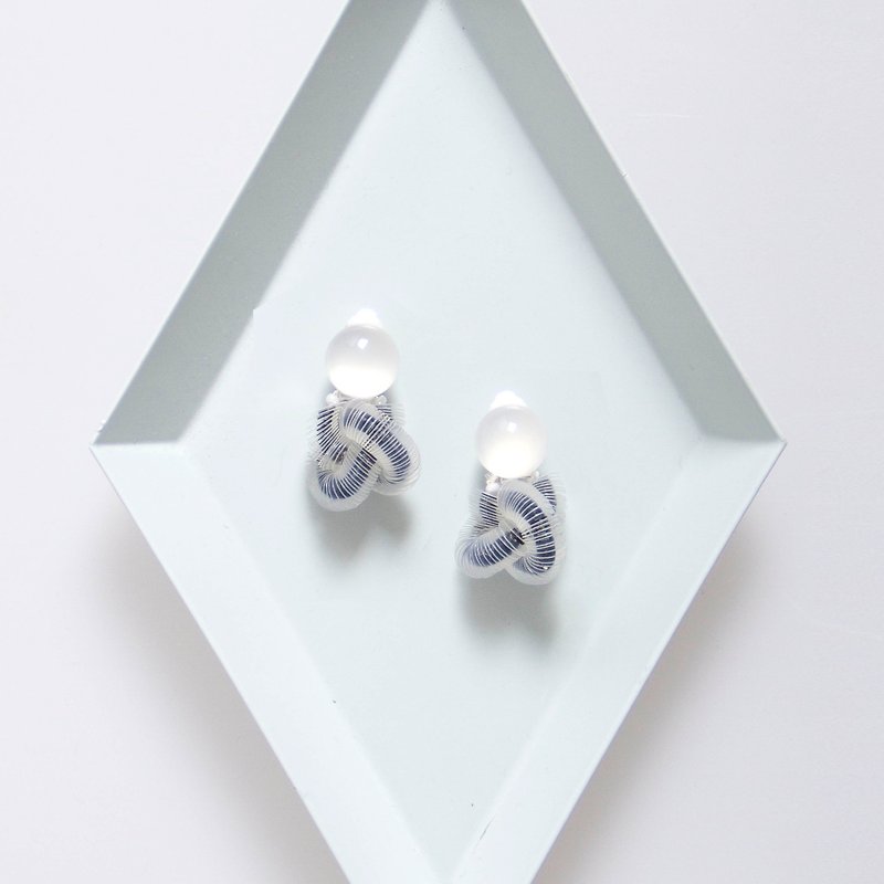 YUNSUO-original design-crystal jade and flakes vintage Chinese style earrings - ต่างหู - วัสดุอื่นๆ สีดำ