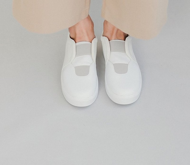 Facade and bandage structure thick sole leather casual shoes white - รองเท้าส้นสูง - หนังแท้ ขาว