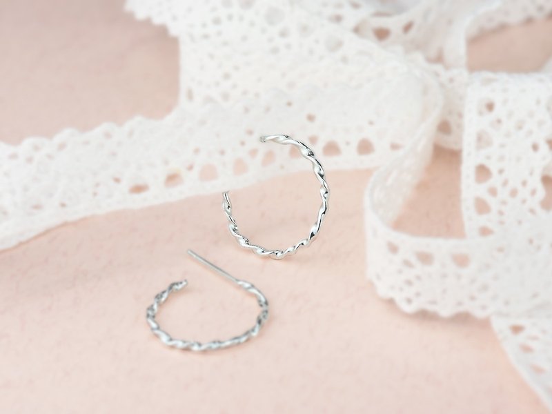 Twist Hoop Earrings | 925 Sterling Silver Women's Simple Handmade Silver Valentine's Day Gift - ต่างหู - เงินแท้ สีเงิน