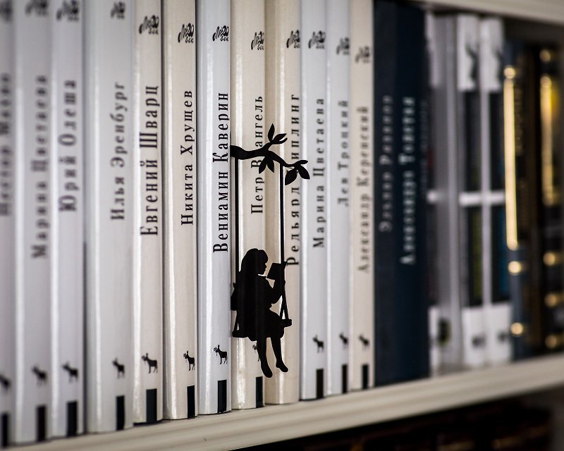 The Girl on a Swing Book Divider or Stand Up Bookmark /Free shipping worldwide / - ที่คั่นหนังสือ - โลหะ สีดำ