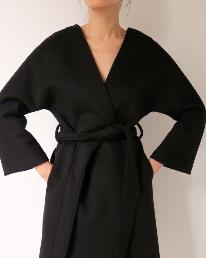 Anzi Coat black front and back V-neck cashmere wool kimono coat (other colors can be customized) - เสื้อแจ็คเก็ต - ขนแกะ สีดำ