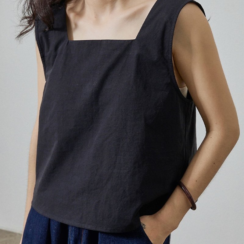 Japanese minimalist square collar sleeveless vest - เสื้อกั๊กผู้หญิง - วัสดุอื่นๆ สีดำ