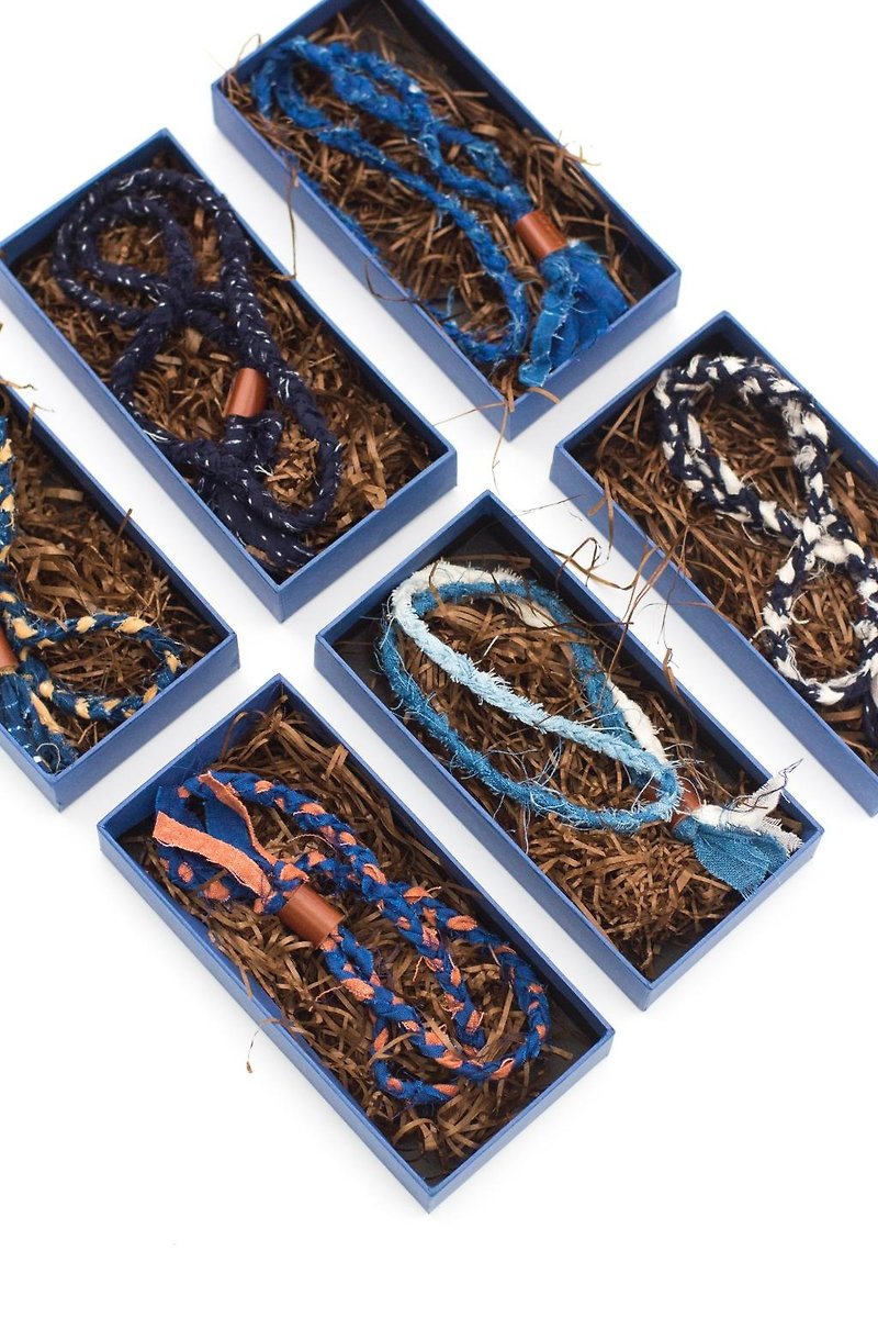fete store Blue dye old cloth retro hand-woven necklace bracelet indigo original - สร้อยคอ - ผ้าฝ้าย/ผ้าลินิน หลากหลายสี