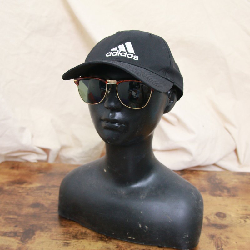 Back to Green::夏季帽款 經典黑白標 棒球帽 d-71//vintage hat - 帽子 - 棉．麻 