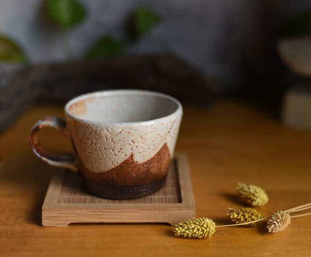 手付き志野焼きの陶器。 手付き志野焼きの陶器。