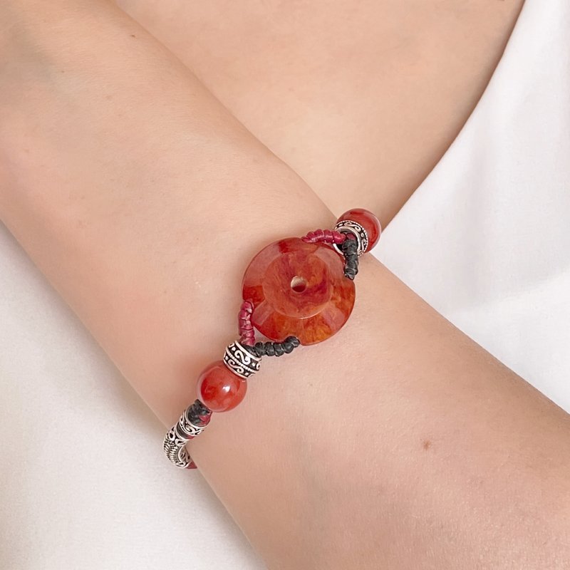 Round Flat Red Wax Red and Black Wax Wire Braided Bracelet Bracelet [Dazzling as Fire] - สร้อยข้อมือ - เครื่องประดับพลอย สีแดง