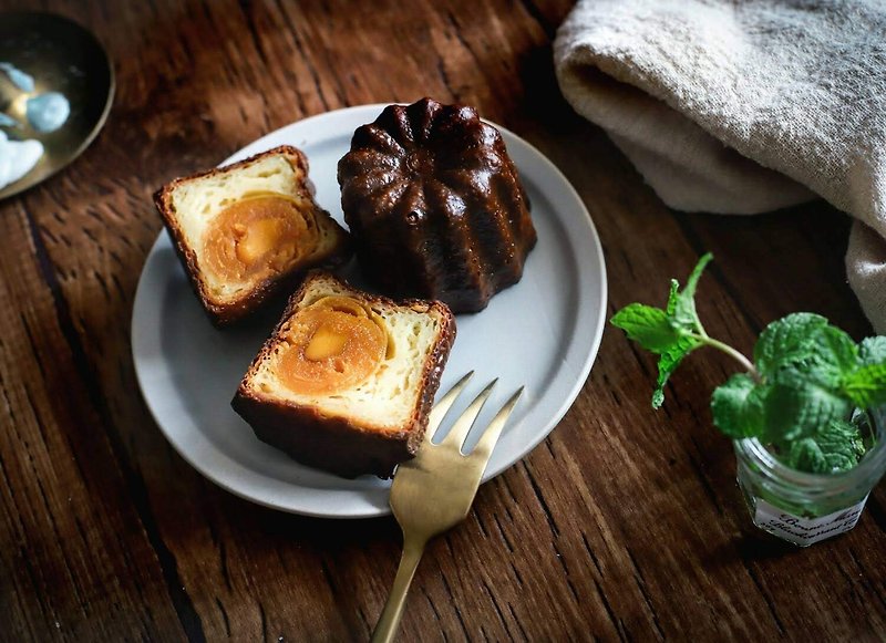 Old friend-six salted egg yolk kelilu - เค้กและของหวาน - ไม้ สีนำ้ตาล