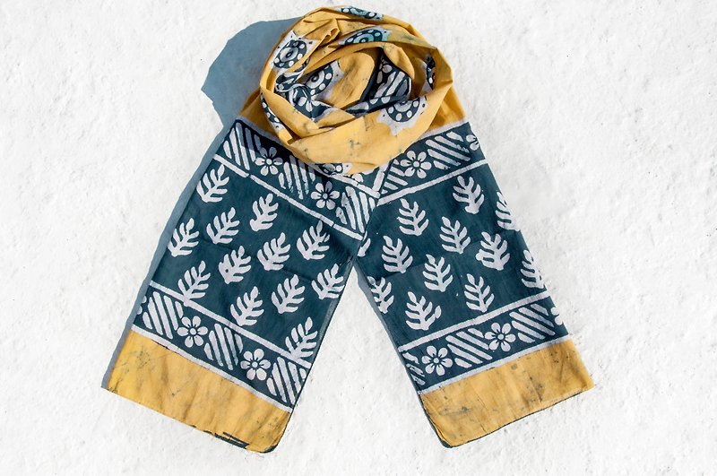 Plant dyed silk scarves / batik dyed silk scarves / grass dyed scarves / handmade tie dyed pure silk scarves - yellow flowers - ผ้าพันคอ - ผ้าฝ้าย/ผ้าลินิน สีเหลือง