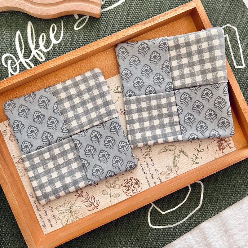 Zakka style handmade coasters gray totem patchwork coasters - ที่รองแก้ว - ผ้าฝ้าย/ผ้าลินิน หลากหลายสี