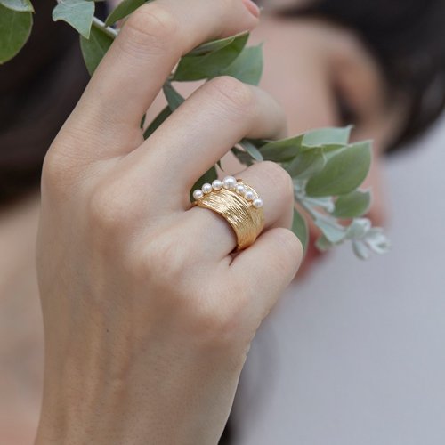 Leaf Pearl Ring - Shop thialhlondon General Rings - Pinkoi